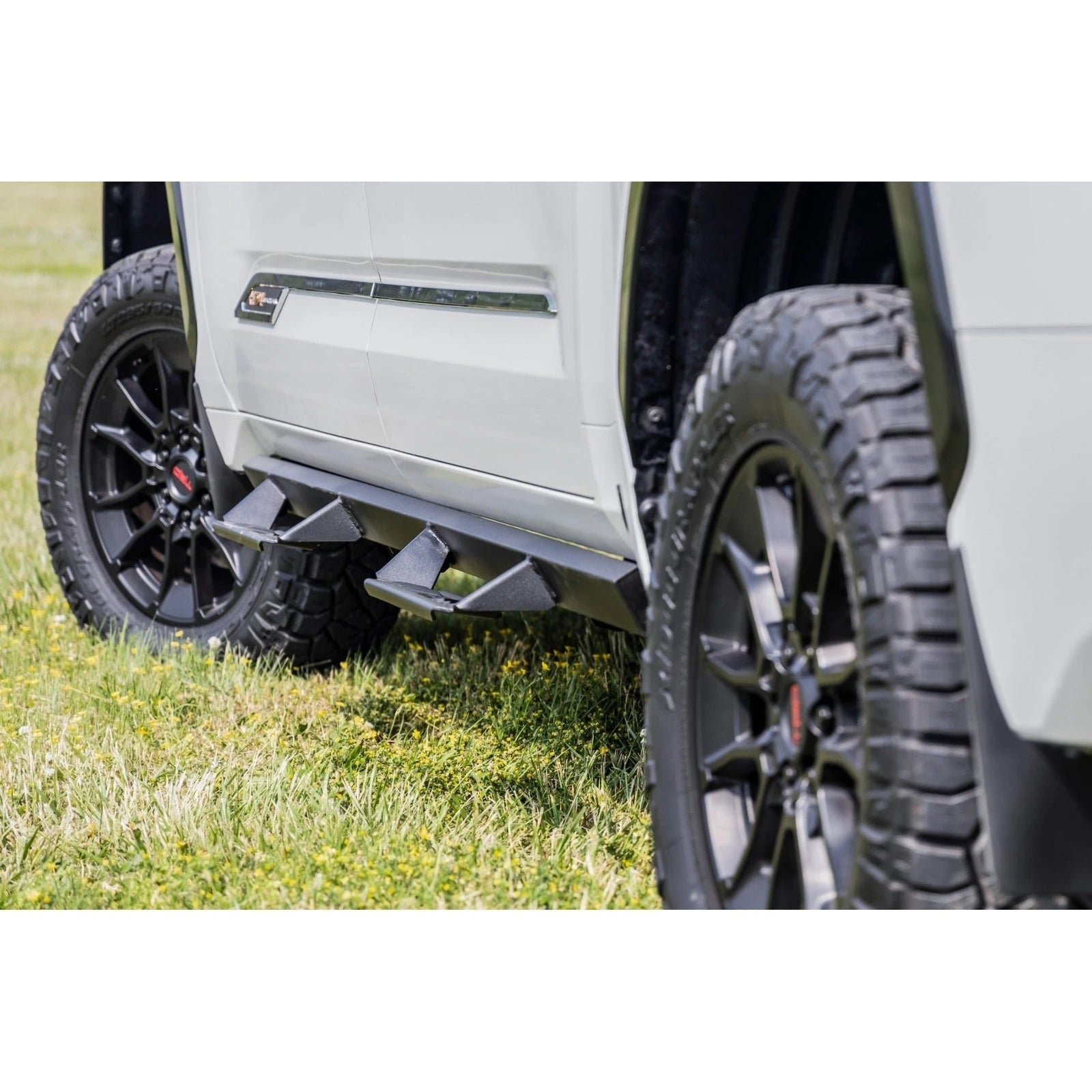 ROUGH COUNTRY AL2 SIDE DROP STEPS | 2022-2024 TOYOTA TUNDRA - AL422004