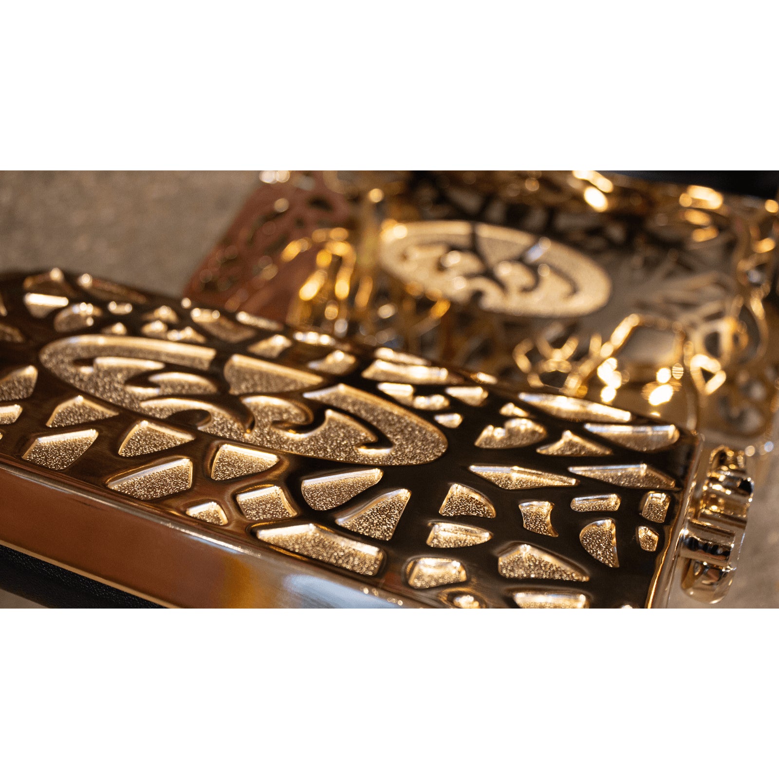 MCKINLEY BARBER CHAIR - HON-BBCHR-52022-BLKGLD