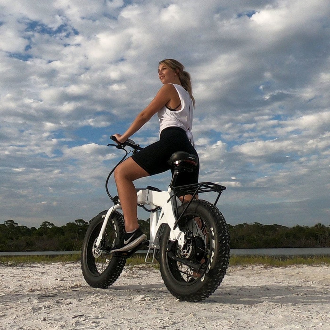 Jupiter Defiant Fat Tire Folding Electric Bike