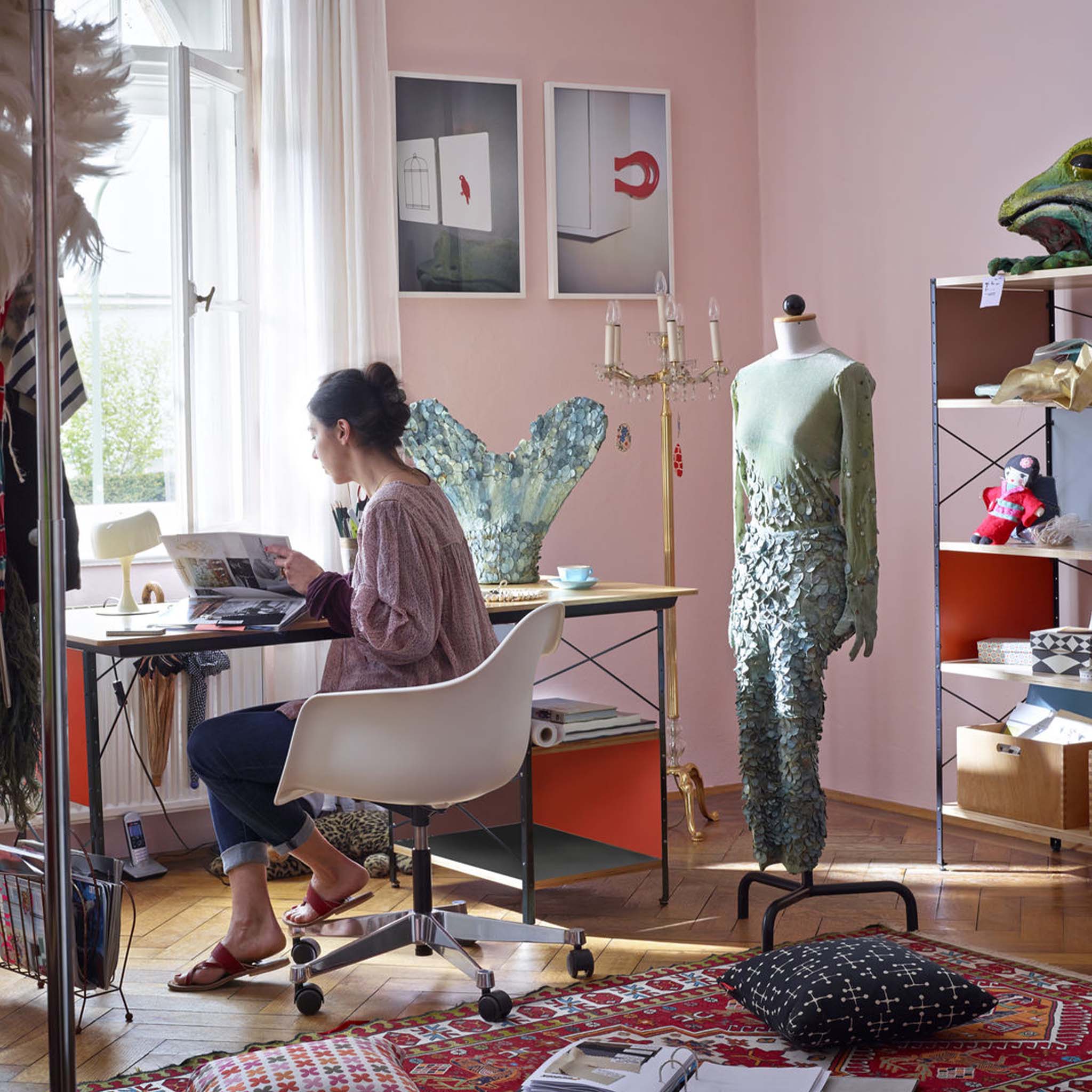 Eames Plastic Armchair RE PACC