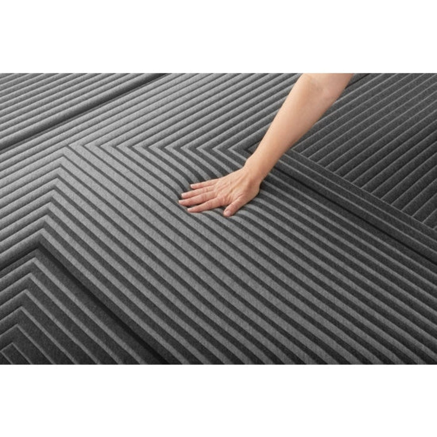 Beautyrest Black Hybrid LX-Class Firm Mattress