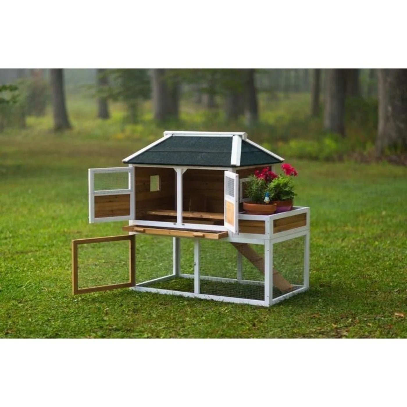 Prevue Pet Chicken Coop with Herb Planter - 4701