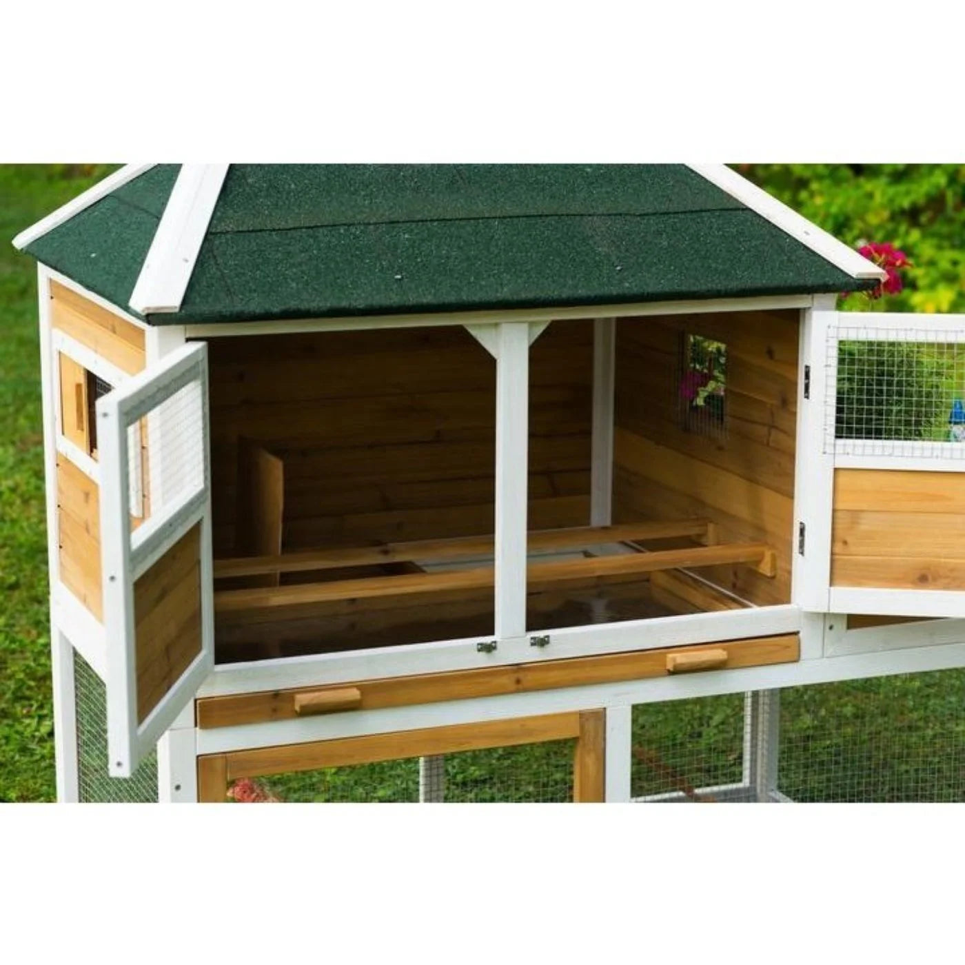 Prevue Pet Chicken Coop with Herb Planter - 4701