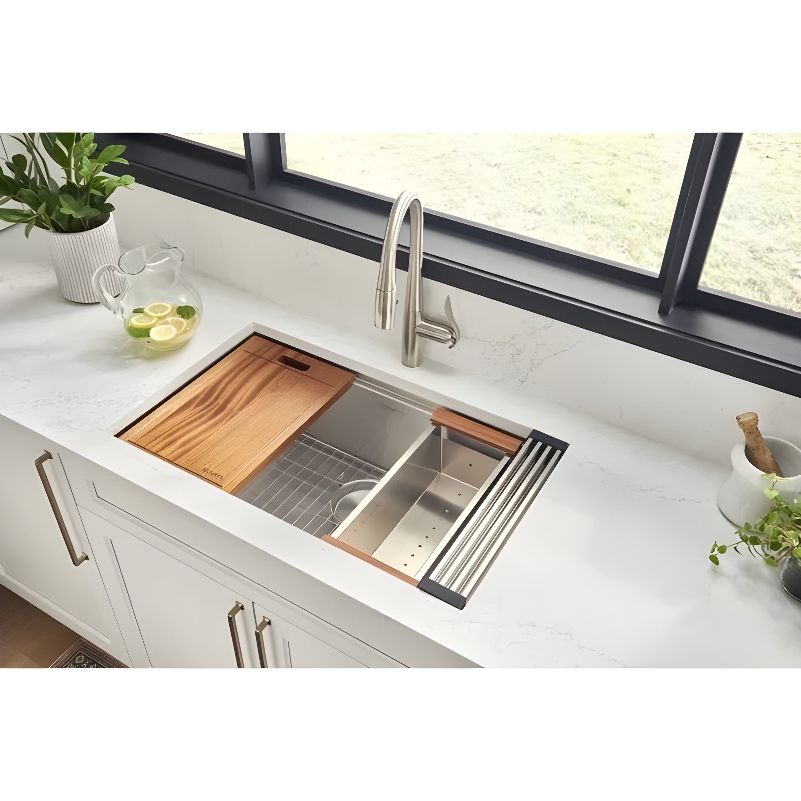 Ruvati Roma Pro 32-inch Workstation Ledge Tight Radius Undermount 16 Gauge Kitchen Sink Single Bowl RVH8301